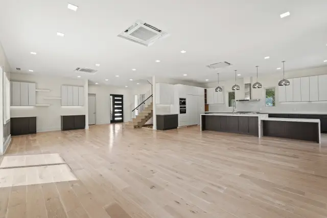Bayou Enclave, a SCIP custom home built by Everlasting Homes in Houston, TX — photograph 8 of 23