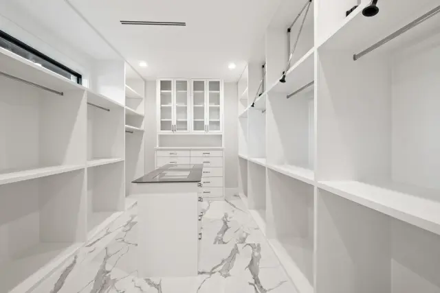 Vindon Villa, a SCIP custom home built by Everlasting Homes in Houston, TX — photograph 21 of 22
